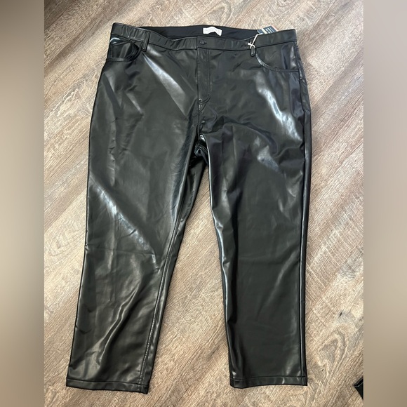 Abercrombie & Fitch Curve Love Vegan Leather 90s Straight Pant- Size 37/24 - Picture 1 of 7